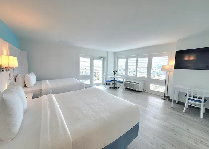 Charthouse Clearwater Marina Hotel 3*