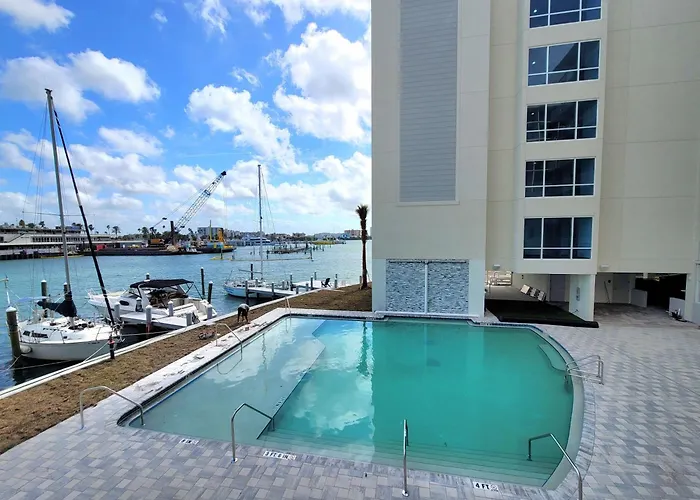 Hotel Charthouse Clearwater Marina