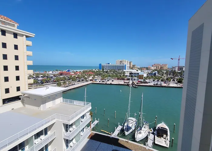 Charthouse Clearwater Marina Hotel 3*