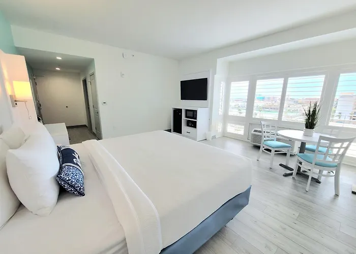 Hotel Charthouse Clearwater Marina 3*