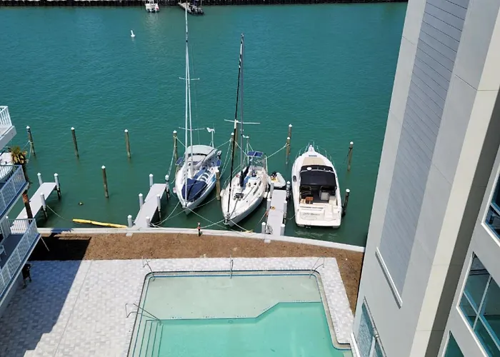 Hotel Charthouse Clearwater Marina 3*