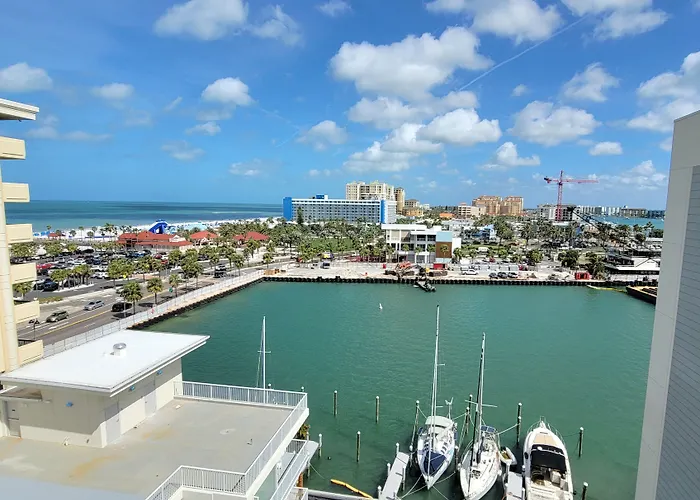 Charthouse Clearwater Marina Hotel 3*